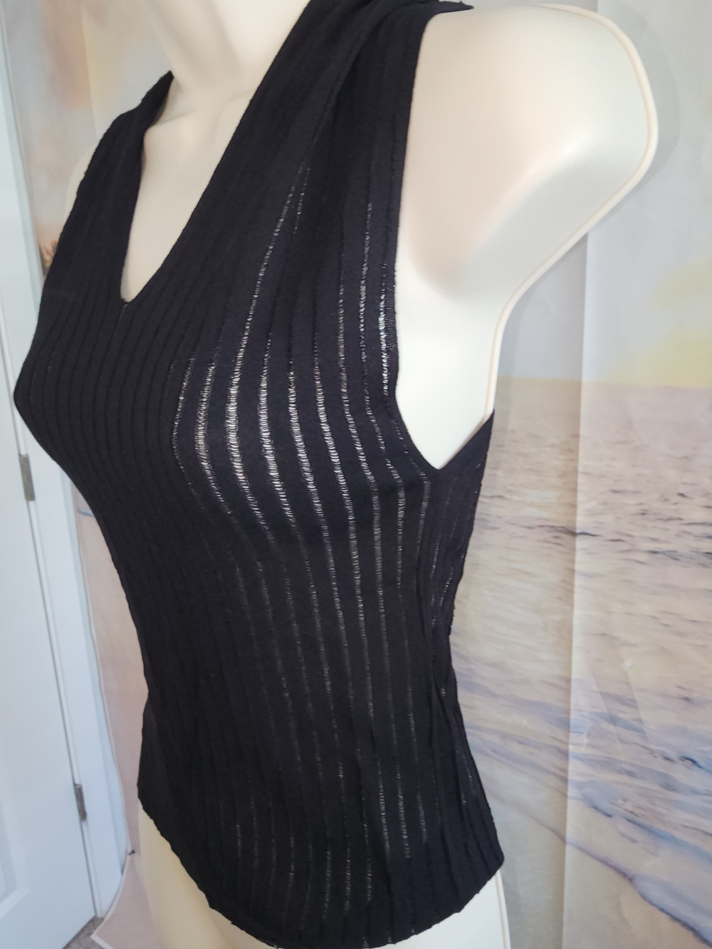 Commense Black Ribbed V-Neck Tank - Picture 3 of 5